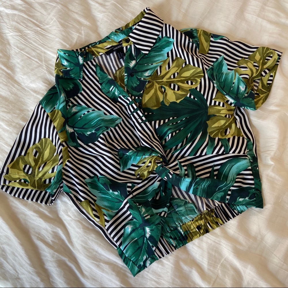 Bold plant print striped twist crop top